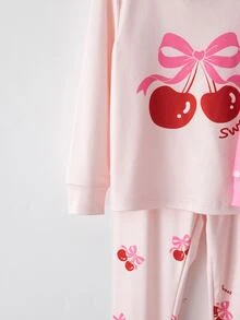 SHEIN 秋冬款薄針織圓領女童幼兒櫻桃數位印花圖案清新風長袖長褲緊身4件套 玫瑰粉色，受年輕女孩歡迎，舒適柔軟面料，睡衣居家服 - 粉色 - 查看 4