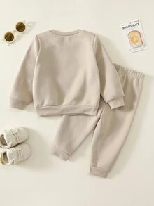 SHEIN 中性嬰兒男/女童，嬰兒男童 2 件組秋冬抓絨內裡加厚休閒可愛衛衣套裝，嬰兒冬季服飾套裝，聖誕節 - 卡其色 - 查看 2