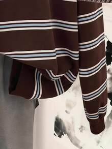 SHEIN EZwear 復古棕色條紋學院風女款連帽衫，-靈感條紋套裝，秋冬風格，適合日常通勤、約會、聚會、秋冬、夏季、派對、婚禮、海灘、畢業典禮等場合，優雅休閒，適合出遊、Y2K風格、音樂節等場景 - 彩色 - 查看 5