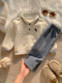 SHEIN 男嬰騎士圖案長袖 Polo 衫與長褲休閒日常套裝 - 彩色 - 查看 3