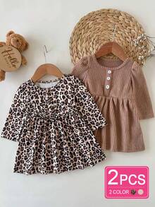 SHEIN Playful Pals 2件組嬰幼兒女童百褶洋裝，可愛甜美棕色豹紋羅紋針織鈕扣長袖圓領常規款，秋季節日萬聖節公主風時尚洋裝 - 彩色 - 查看 2