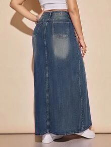 Rivivi Plus Size Women's Button & Zipper Pocket Design Denim Straight Skirt - Dark Wash - View 2