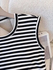 Franclia Women's Striped Colorblock Round Neck Tank Top - Black and White - View 3