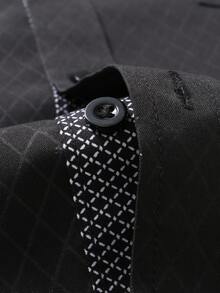 Manfinity Bizformal 男士時尚黑色菱格紋長袖襯衫，配對比領口細節與胸前口袋，適合商務或休閒穿搭 - 黑色 - 查看 4