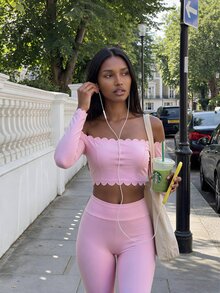 Dewbera Dewbera Off-Shoulder Ruffle Long Sleeve Cropped Top, Pink Set, Wavy Long Sleeve Off-Shoulder Top - Pink - View 3