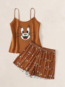 TOM & JERRY X SHEIN طقم بيجامة مقاس كبير بطبعة كرتونية، توب كاميسول وشورتات مزينة بحافة مكشكشة - بني - مشاهدة 1
