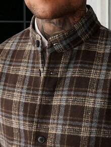 Manfinity Homme 2026春夏男士深棕色格紋羊毛混紡立領短版夾克，復古工裝風 - 彩色 - 查看 3