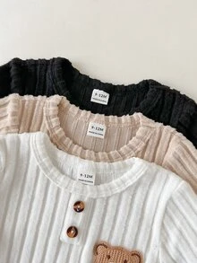 SHEIN Vintaside Kids 2件組幼兒男嬰上衣褲子套裝 可愛卡其色白色灰色 羅紋熊貼布 長袖圓領 常規休閒款 秋季聖誕節假期穿搭 - 彩色 - 查看 4