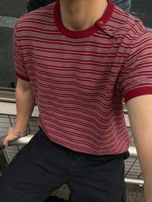 DAZY 男士短袖條紋圓領鈕扣不對稱門襟針織上衣 - 酒紅色 - 查看 7