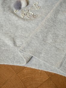 Anewsta Sweater Rajut Wanita Gaya Lembut dengan Bordir Pom Pom 3D dan Rhinestone, Kerah Bulat, Longgar, Bahu Jatuh, Lengan Panjang Lembut, Atasan Pullover - Light Grey - View 8