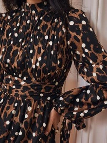 Écloséra Gaun Panjang Wanita Motif Polkadot dan Cetak Hewan, Bahan Stretch Empat Arah, Kerah Pita, Depan Berkerut - MultiWarna - View 2
