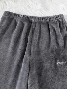 SHEIN 青少年男孩 2件組休閒字母刺繡圖案長袖毛絨睡衣套裝，適合秋冬保暖 - 灰色 - 查看 4