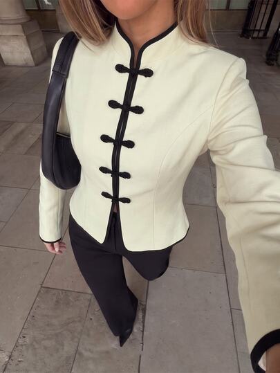 Celisse A Ladies' Retro Stand-Up Collar Long-Sleeved Fitted And Elegant Coat, Featuring Decorative Buttons On The Front And A Contrasting Color Design.
