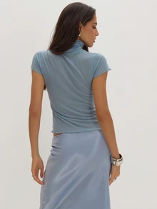 MUSEYN Atasan Biru Transparan Leher Turtleneck Lengan Pendek, Elegan untuk Kencan Malam, Chic untuk Musim Gugur - Biru - View 5