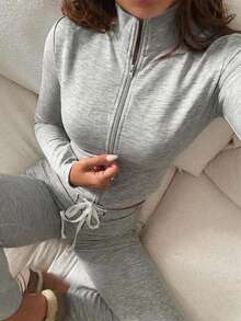 DAZY Set 2 Potong Wanita Warna Polos Sweatshirt Crop Lengan Panjang Kerah Tegak Pinggang Pas & Celana Flare Kaki Tali Serut Kasual Sport Streetwear Musim Semi dan Gugur - Grey - View 1