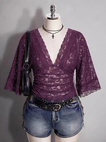 SHEIN ICON 大尺碼 Y2K 性感 V 領蕾絲拼接喇叭袖上衣 - 紫色 - 查看 1