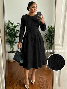 SHEIN Lady CURVE 大尺碼黑色冬季連身裙，適合晚餐、辦公室、洗禮賓客穿著 - 黑色 - 查看 1