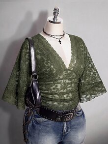 SHEIN ICON 大尺碼 Y2K 性感 V 領蕾絲拼接喇叭袖上衣 - 軍綠色 - 查看 8