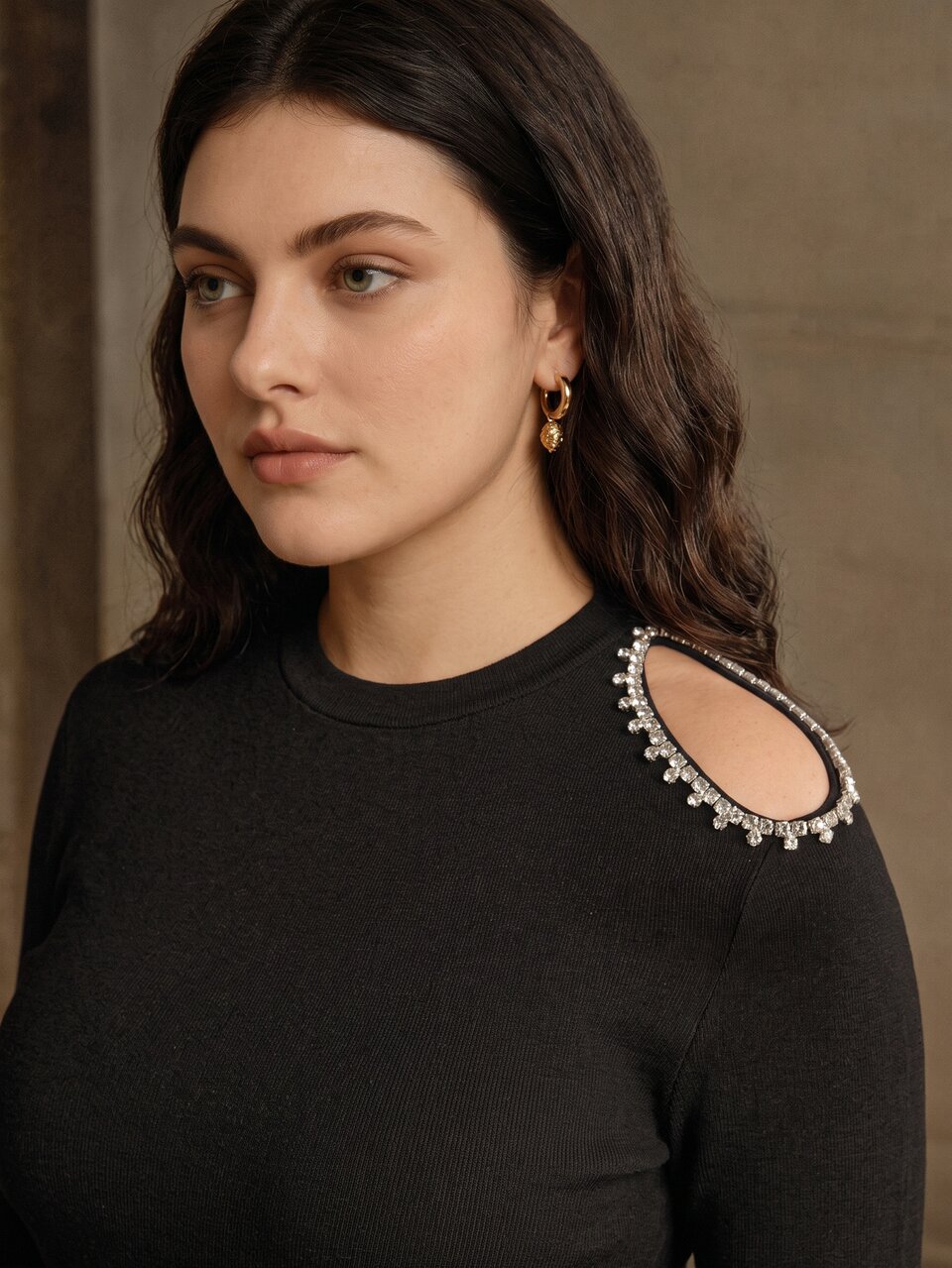 Anewsta Women's Fashionable And Elegant Cold Shoulder Knit Plain Plus Size Rhinestone Long-Sleeve T-Shirt
