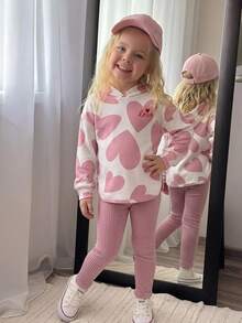 SHEIN Playful Pals 女童愛心印花連帽上衣與羅紋內搭褲兩件套，甜美愛心印花休閒日常穿搭 - 粉色 - 查看 3