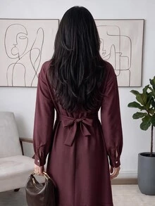 Veilorie Gaun Lengan Panjang Berlipit dengan Desain Kancing untuk Wanita yang Suka Bepergian - Burgundy - View 2