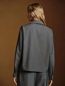 Anewsta Essential Kemeja Tenun Wanita Komuter Elegan Warna Abu-abu dengan Plaket Tersembunyi dan Kerah Oversized - Grey - View 5