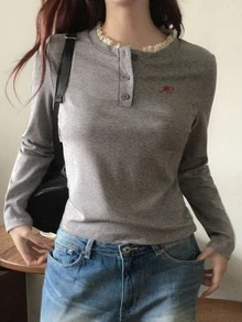 DAZY Kaos Wanita Gaya Korea untuk Liburan Kasual Musim Semi dan Gugur, Bordir Huruf Kombinasi, Lengan Panjang, Kerah Bulat, Patchwork Renda - Grey - View 5
