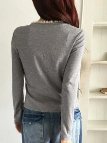 DAZY Kaos Wanita Gaya Korea untuk Liburan Kasual Musim Semi dan Gugur, Bordir Huruf Kombinasi, Lengan Panjang, Kerah Bulat, Patchwork Renda - Grey - View 7