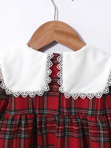 SHEIN فستان أميرة للبنات بتصميم عتيق منقوش باللون الأحمر مع ياقة مزينة بالدانتيل وفيونكة - الأحمر - مشاهدة 6