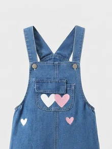 SHEIN Elladie kids 女童牛仔吊帶褲，四季新款，休閒百搭復古中藍色牛仔布，粉色與白色愛心刺繡，寬鬆直筒版型，舒適細棉牛仔面料，時尚日常穿著，女童牛仔吊帶褲 - 中等水洗藍 - 查看 4