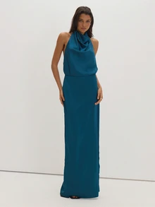 MUSEYN Atasan Satin Biru Kehijauan Tanpa Lengan dengan Leher Halter dan Punggung Terbuka, Elegan untuk Kencan Malam di Musim Gugur - Royal Blue - View 3