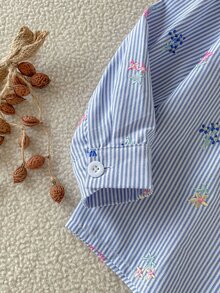 SHEIN 女童春秋冬森系碎花條紋襯衫，柔軟棉混紡布料，抗皺休閒上衣，適合日常穿著和外出活動 - 淺藍色 - 查看 4