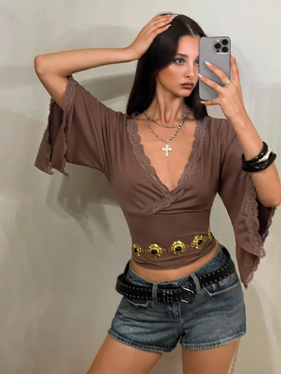 EgrlEra 女款性感辣妹深V領修身復古針織T恤 - 咖啡棕 - 查看 1
