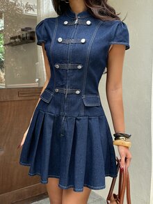 Rivivi Gaun Denim Wanita dengan Hiasan Resleting dan Kancing pada Lengan Motif Kelopak Bunga - Dark Wash - View 5