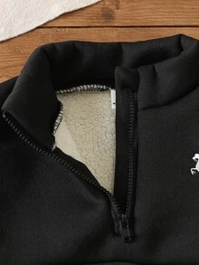 SHEIN 2件組男嬰可愛黑色馬刺繡半拉鍊羅紋長袖小立領厚款戶外冬季聖誕秋季假期運動衫褲套裝 - 黑色 - 查看 5