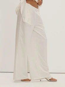 MUSEYN White Wide Leg Concealed Zip Trouser Classy Date Night Chic Evening Fall - Cream - View 3