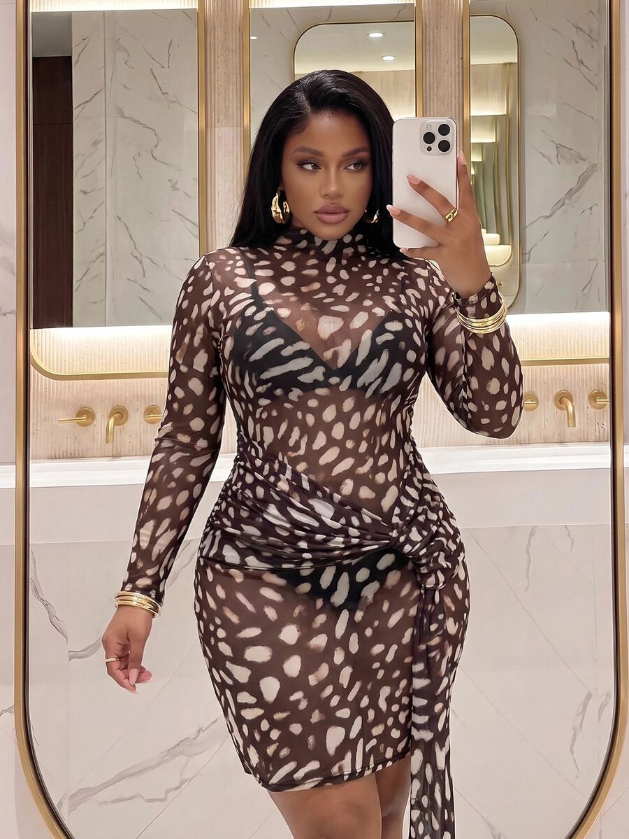 Slaydiva فستان ميني نسائي مقاس كبير ضيق عالي المرونة بطبعة رقمية ونقشة تجريدية بنمر أرجواني وبني مع شبك وشريط وأكمام طويلة، مثير لمواعيد الشارع والحفلات