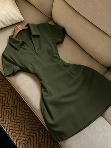 SHEIN Franclia 女款夏季 Polo 領短袖收腰 A 字洋裝，極簡顯瘦設計，適合日常通勤、外出與野餐 - 橄欖綠 - 查看 1