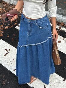 Rivivi Rok Denim Biru Wanita untuk Outdoor Segala Musim dengan Hiasan Rumbai - Dark Wash - View 4