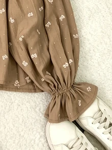 Franclia Light Blue Textured Fabric White Ditsy Floral Embroidery V-Neck Front Tie Cardigan Puff Sleeve Ruffle Hem Loose Short Sun Protection Shirt - Brown - View 4