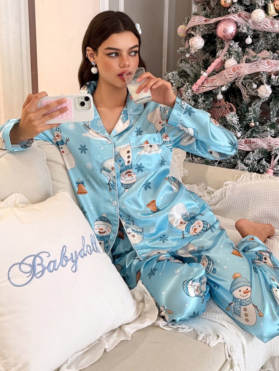 SweetSlumber طقم بيجامة ساتان بياقة للنساء بطبعة رجل الثلج وندفة الثلج والجرس اللطيفة لعيد الميلاد - الأزرق - مشاهدة 1