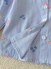 SHEIN 女童春秋冬森系碎花條紋襯衫，柔軟棉混紡布料，抗皺休閒上衣，適合日常穿著和外出活動 - 淺藍色 - 查看 7