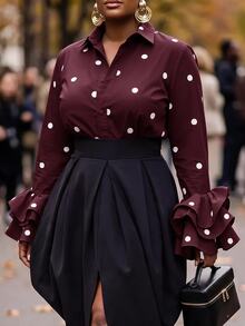 Slaydiva Blus Ukuran Besar Motif Polkadot dengan Kancing Warna Kontras dan Manset Bergelombang Berlapis untuk Musim Gugur - Coklat - View 3