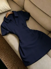 SHEIN Franclia 女款夏季 Polo 領短袖收腰 A 字洋裝，極簡顯瘦設計，適合日常通勤、外出與野餐 - 藏蓝色 - 查看 1