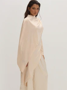 MUSEYN Blus Lengan Panjang Asimetris Bergaya Cape Satin Krem, Elegan untuk Kencan Malam, Chic, dan Musim Gugur. - Putih - View 2