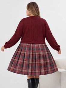 SHEIN CURVE+ فستان سويتشيرت بأكمام طويلة بنقشة مربعات وتصميم مرقع للنساء مقاس كبير، مناسب للخريف/الشتاء/عيد الميلاد - متعدد الألوان - مشاهدة 2