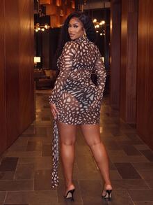 Slaydiva فستان ميني نسائي مقاس كبير ضيق عالي المرونة بطبعة رقمية ونقشة تجريدية بنمر أرجواني وبني مع شبك وشريط وأكمام طويلة، مثير لمواعيد الشارع والحفلات - بني - مشاهدة 3