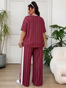 SHEIN EZwear 女款大尺碼酒紅色休閒條紋T恤與長褲套裝，適合運動、度假、派對、日常外出、聚會、戶外活動 - 酒紅色 - 查看 2