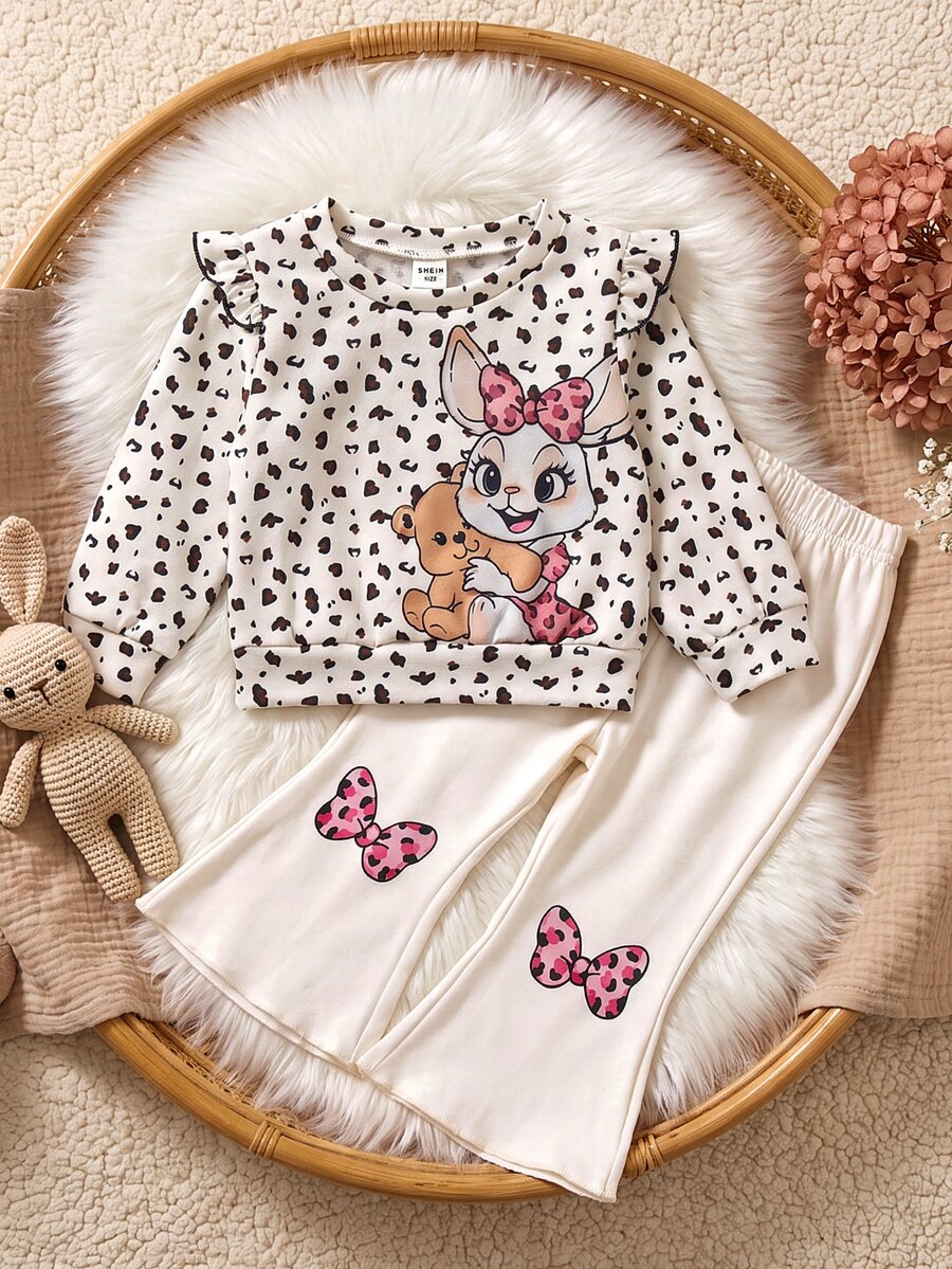SHEIN Playful Pals 2件組幼女運動衫喇叭褲套裝,可愛白色粉色愛心豹紋兔熊荷葉邊蝴蝶結長袖圓領,適合假期秋季 - 彩色 - 查看 1