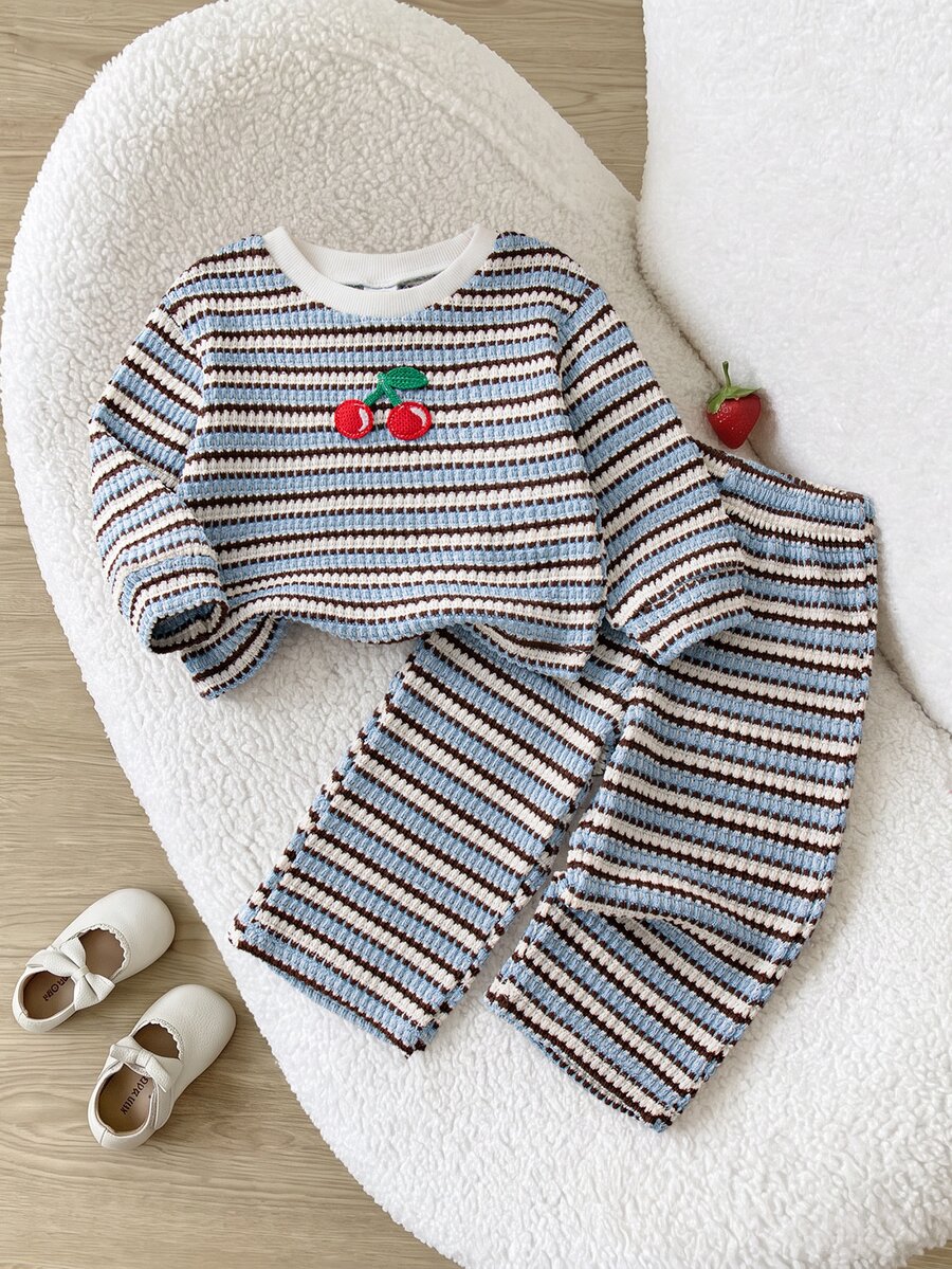 SHEIN 2件組幼女上衣褲子套裝,可愛甜美藍白棕條紋櫻桃貼布長袖圓領休閒秋季毛衣連身褲,時尚款 - 彩色 - 查看 1